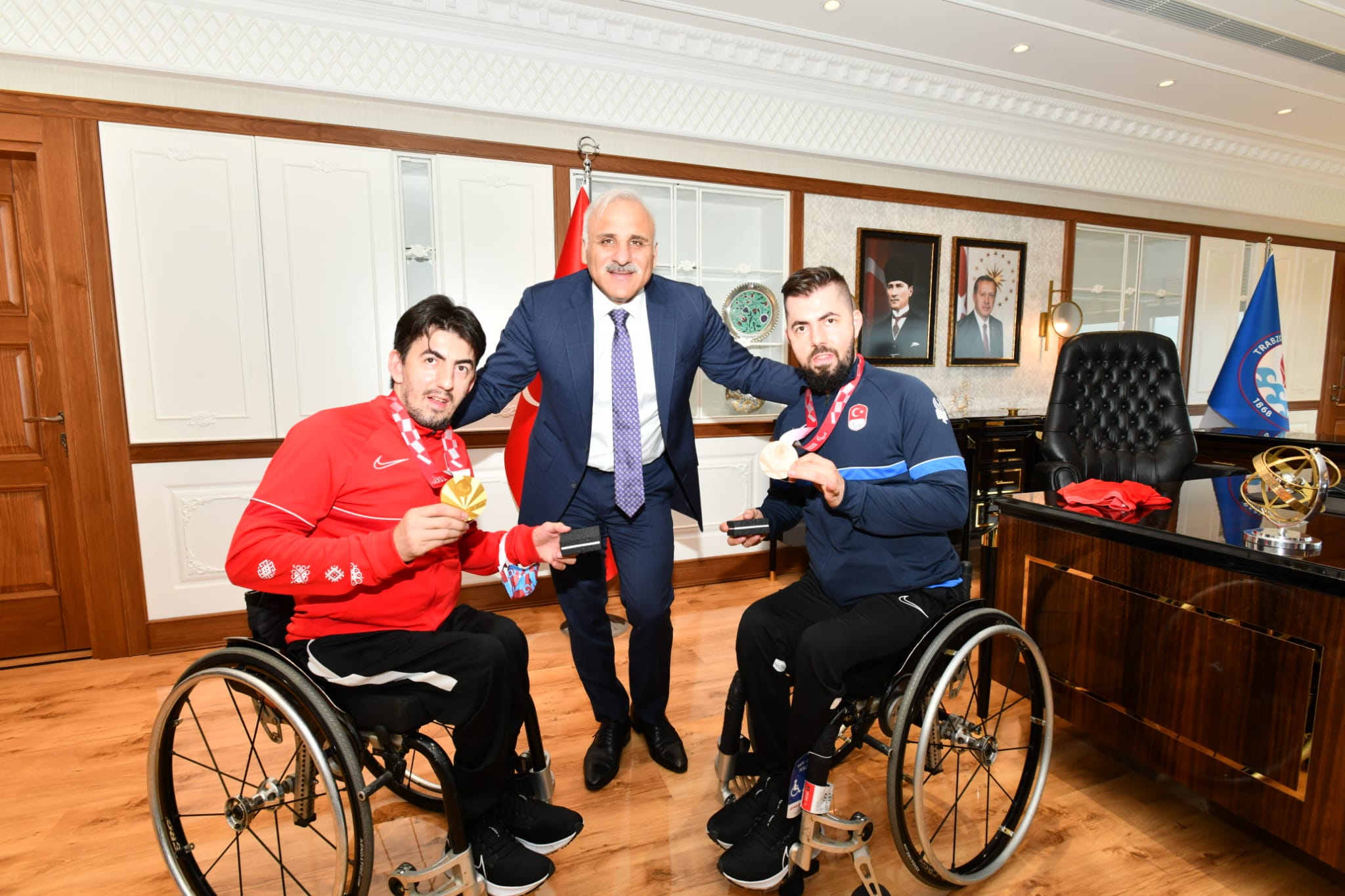 Başkan Zorluoğlu şampiyonları ağırladı