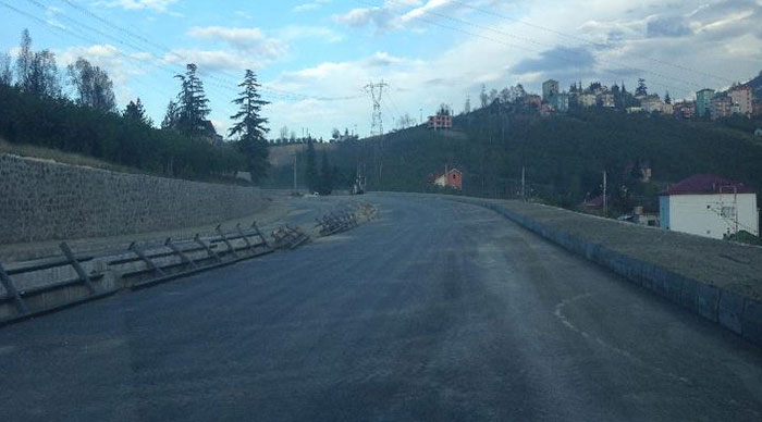 Uğurlu-Karşıyaka yolu tam gaz!