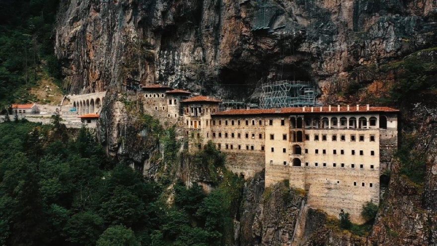 Sümela Manastırı Kapılarını Açıyor